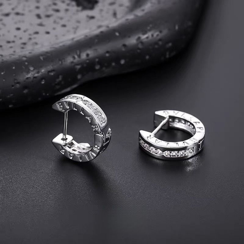Titanyum çelik solmayan BV ev metal harfli zirkon hafif lüks kompakt nötr stil üretici toptan küpe kulak manşetleri halkalar