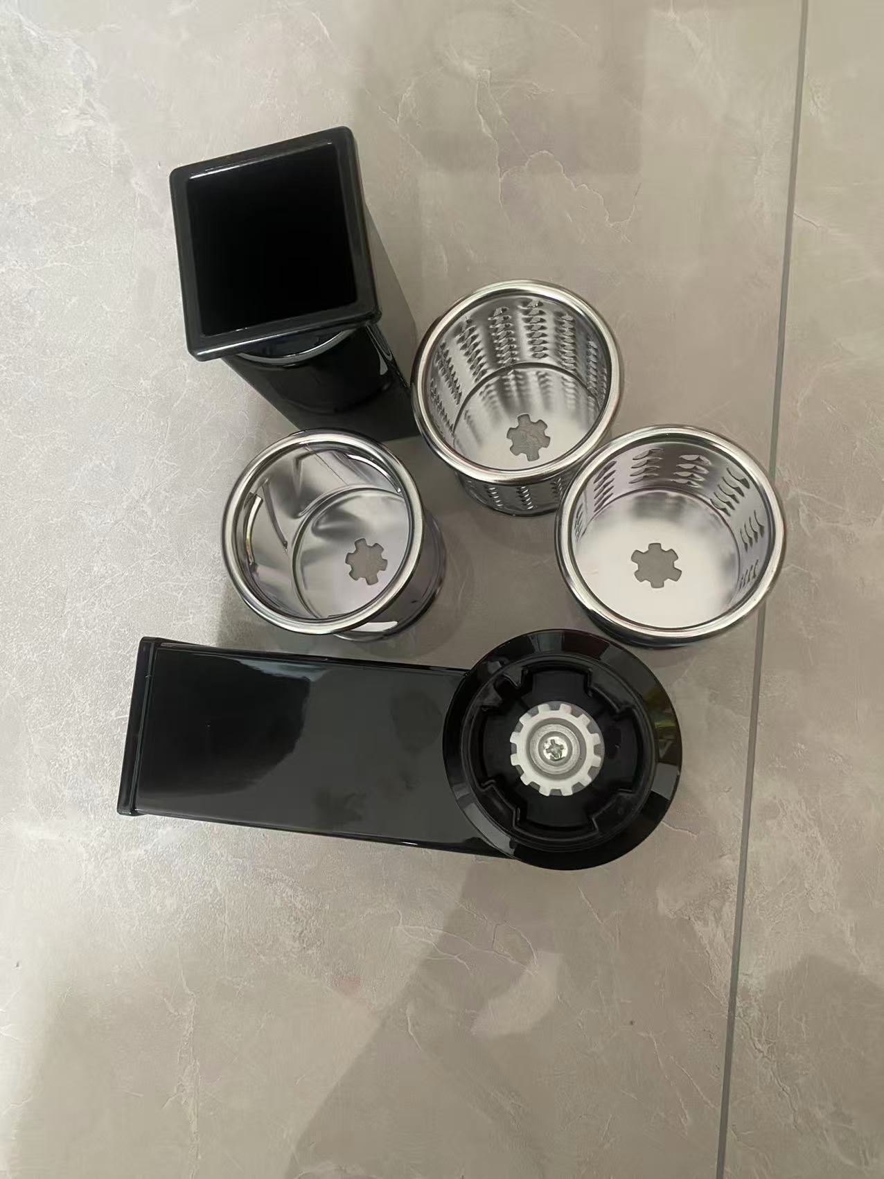 Multifunctional kitchen machine: dough, juice, meat