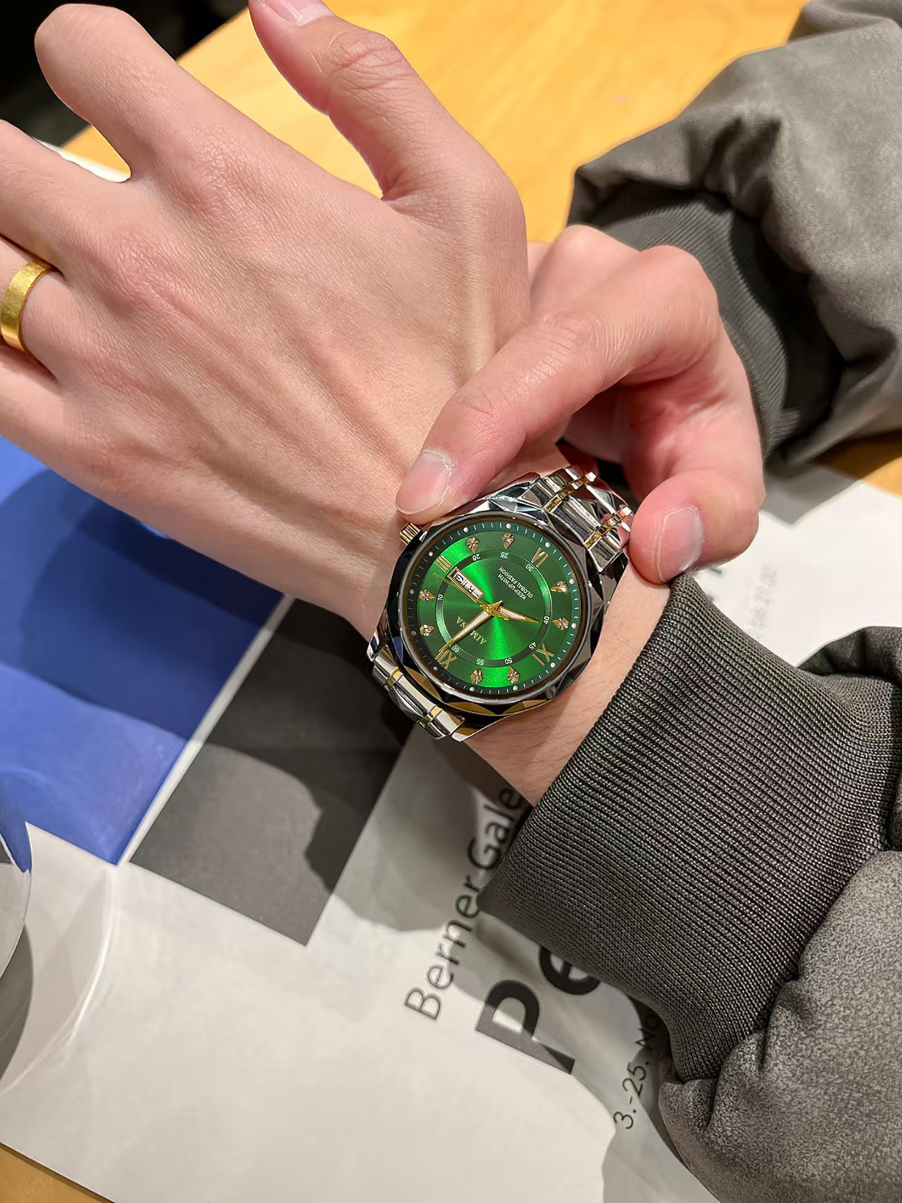 Herrenuhr, wasserdicht, Doppelkalender