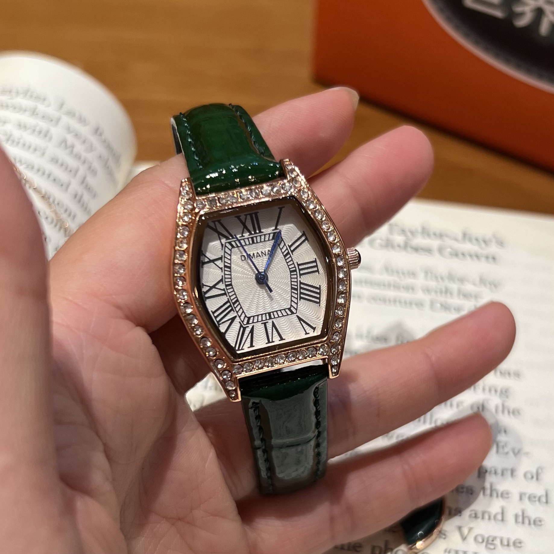 Retro Barrel-Shaped Women's Watch Roman Dial Leather Waterproof