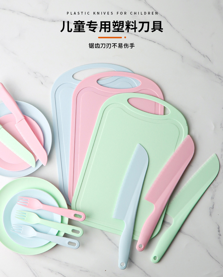 Plastic children's knife set for fruit and vegetable cutting