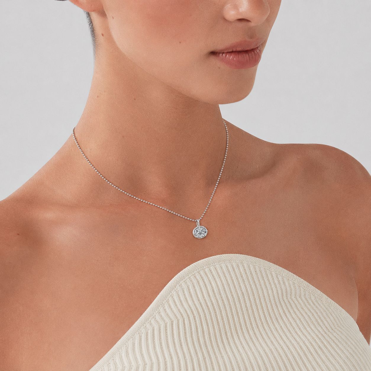 S925 gümüş kolye, oval 2 karat moissanit taşlı
