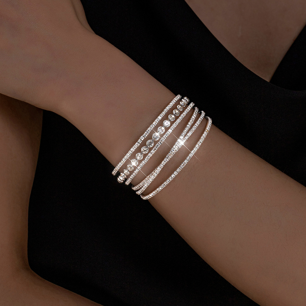Damenarmband, elastisch, Stein besetzt