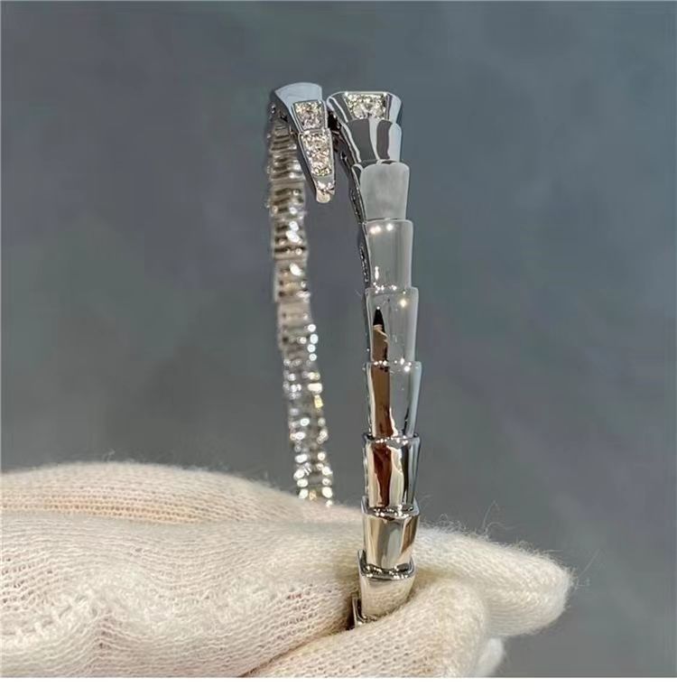 Snake-shaped bracelet with full rhinestones, 18k gold plating