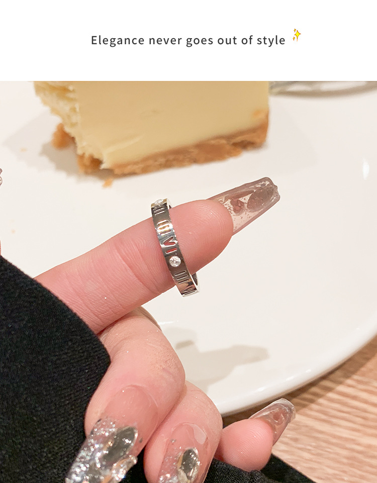 Edelstahl-Ring mit römischen Ziffern und Zirkonia