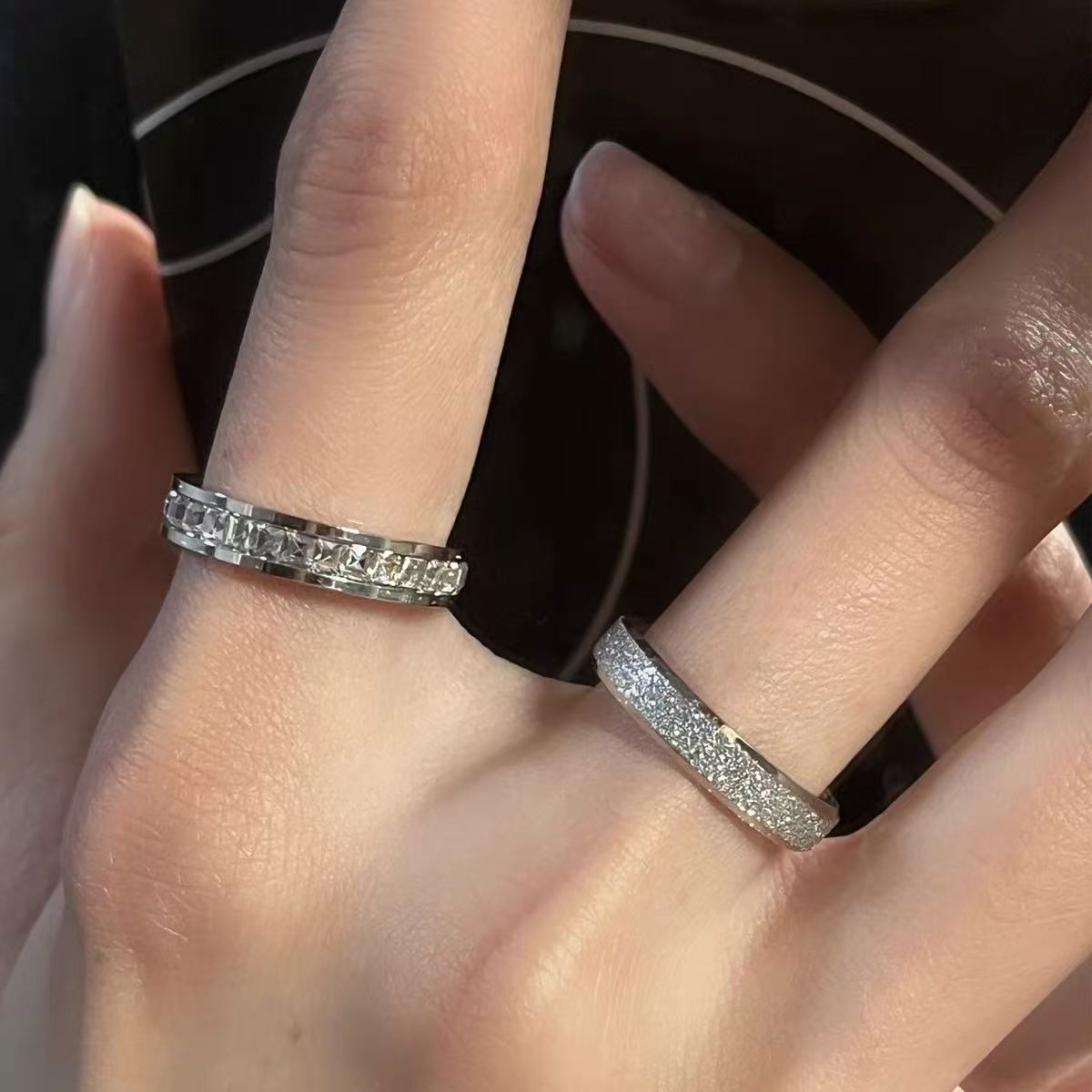Doppelter quadratischer Diamantring-Set, minimalistisches Design