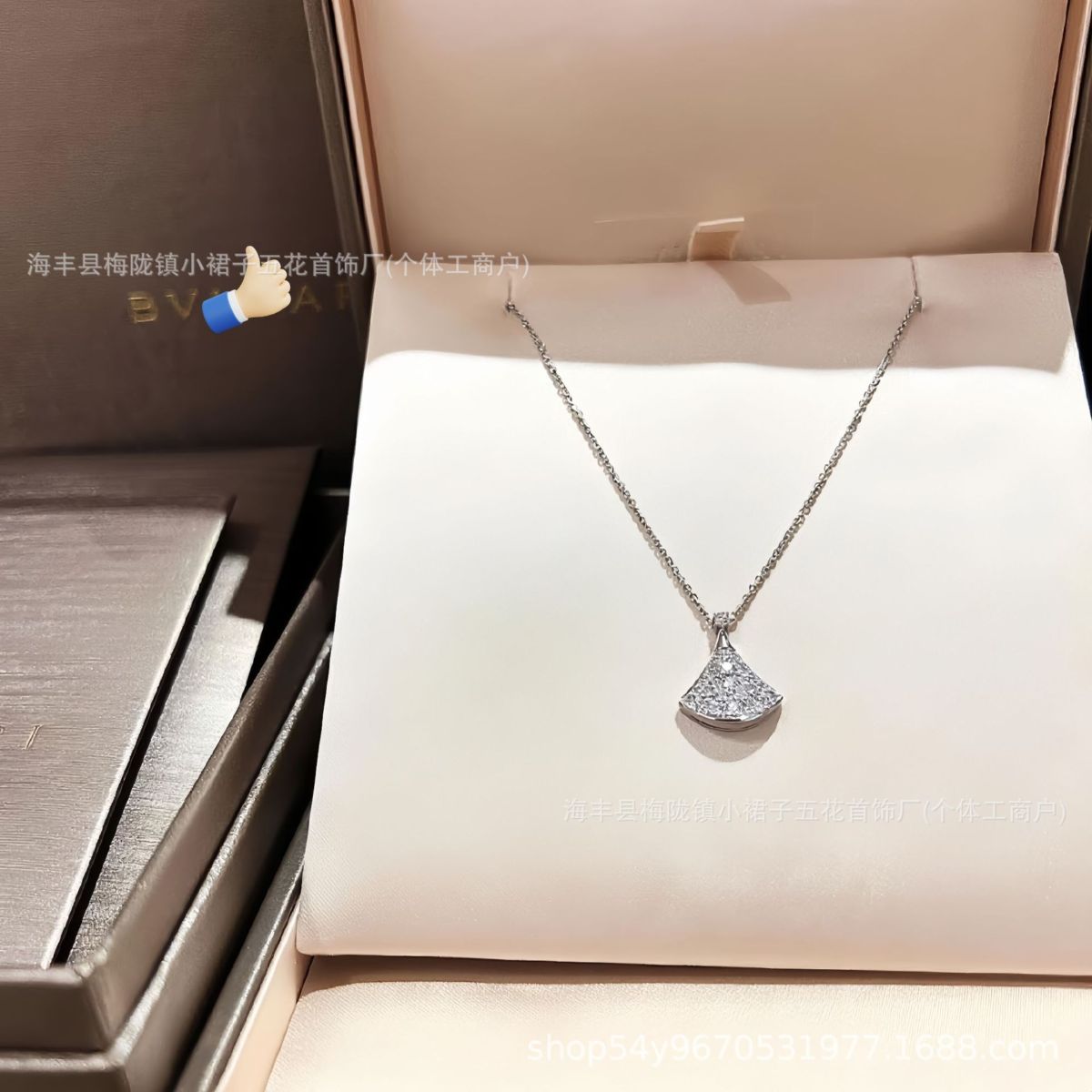 V Jinbao Necklace, White Mother-of-Pearl, 18K Rose Gold Plated, CNC Carved