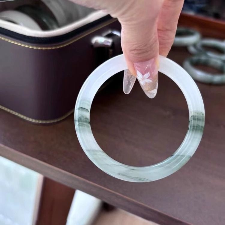 Xinjiang Tianshan Jade-Armband mit Eismuster