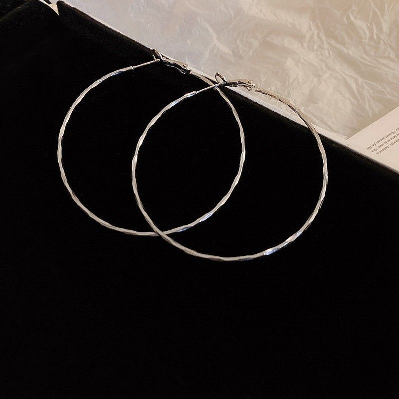 Silver needle C-shaped geometric earrings, elegant design
