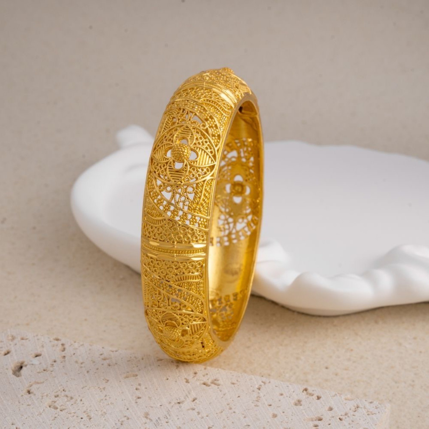 Four-leaf engraved plated bracelet, wedding set