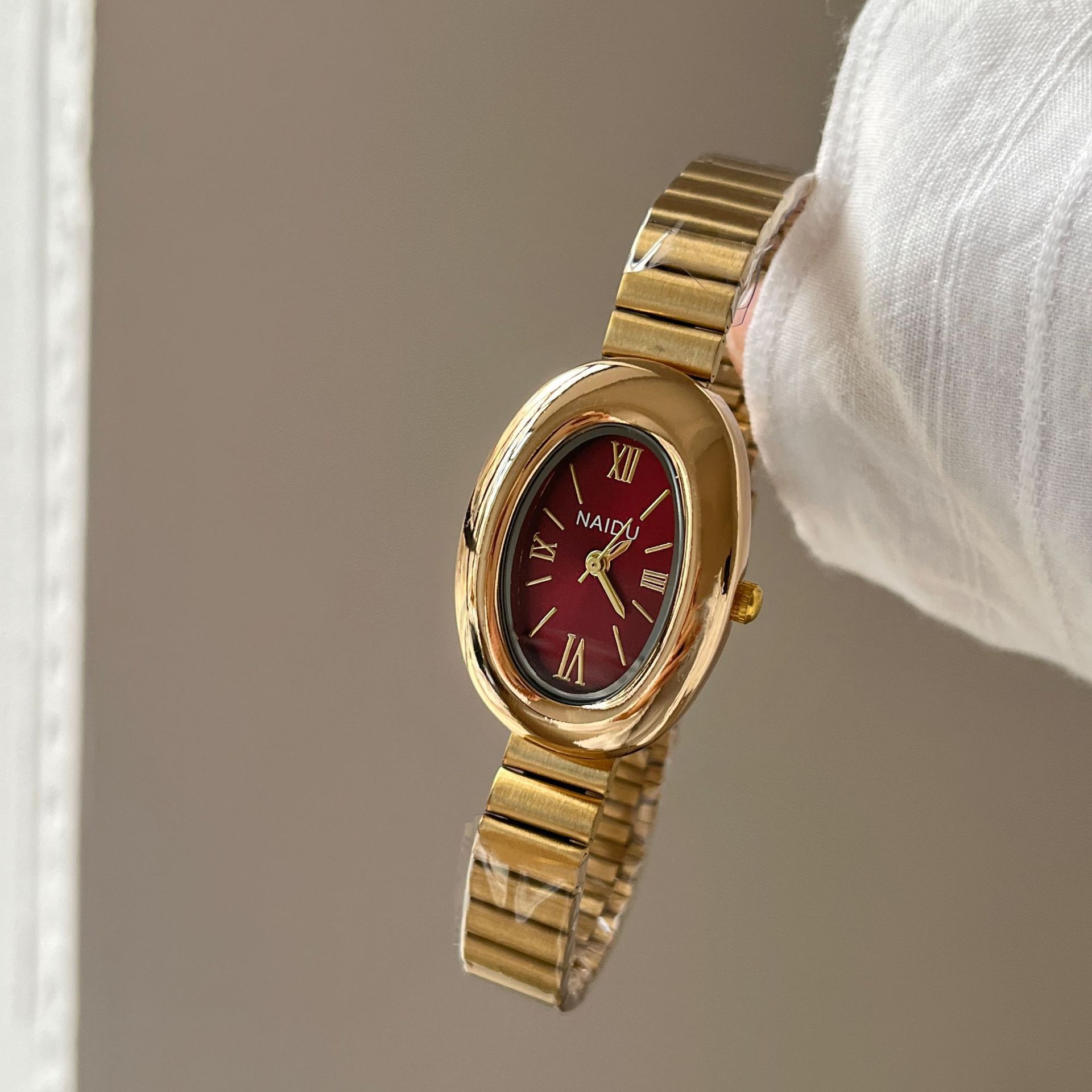 Damenuhr, klassischer Stil, elegante Luxus-Vintage, modisch