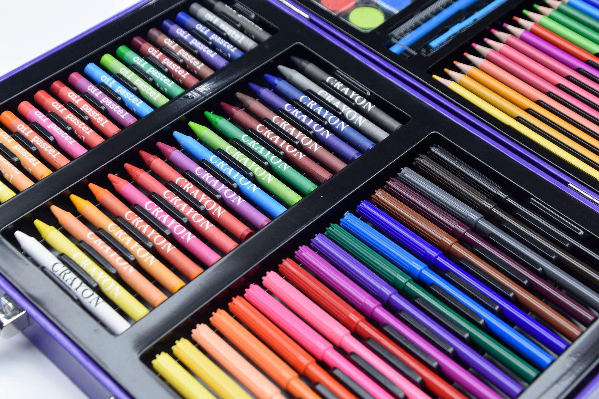 128-piece drawing set with child paintbrushes and art supplies