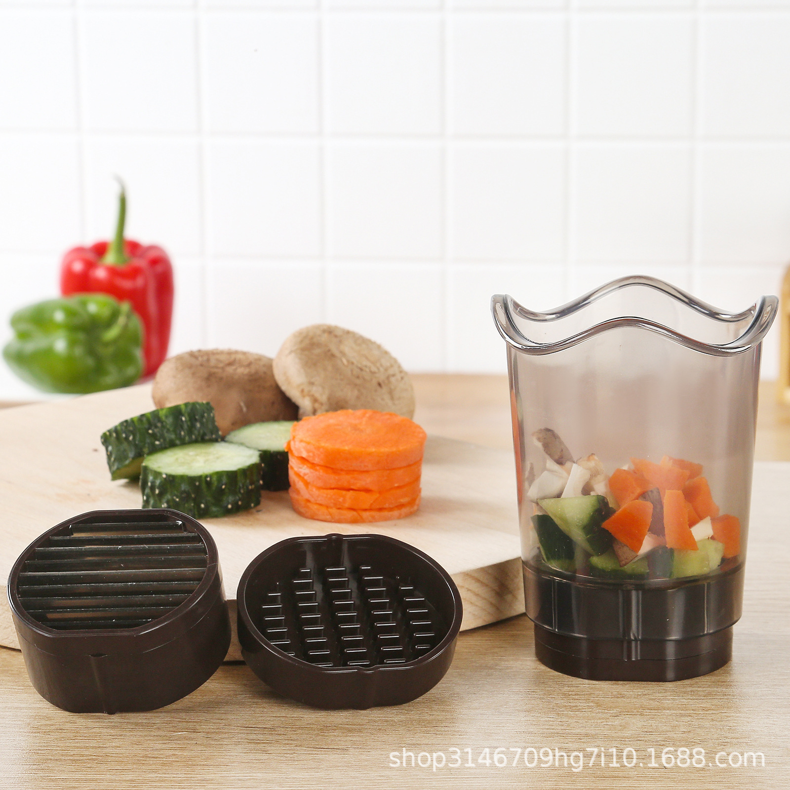Multifunctional fruit and vegetable cutter for carrots, potatoes, strawberries