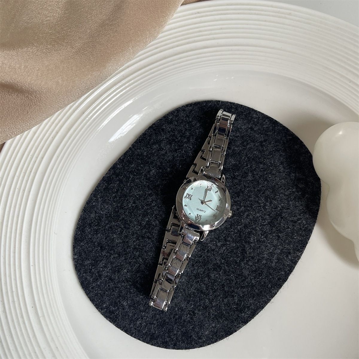 French style minimalist women's quartz watch slim band