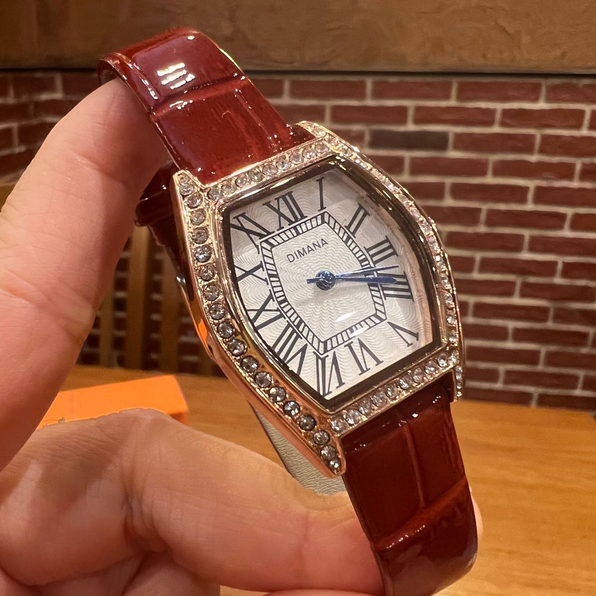 Retro Barrel-Shaped Women's Watch Roman Dial Leather Waterproof