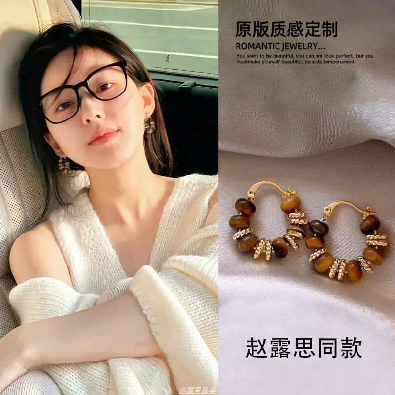 Design earrings, lightweight luxury, versatile, elegant