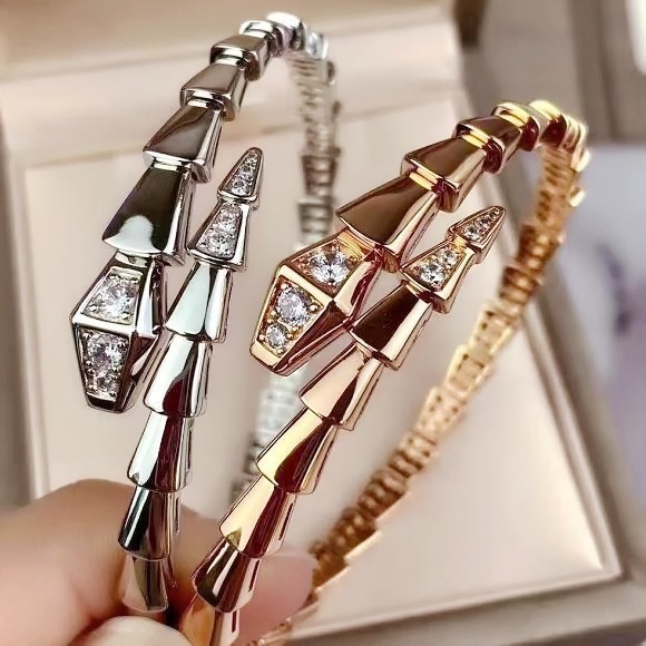 Snake-shaped bracelet with full rhinestones, 18k gold plating