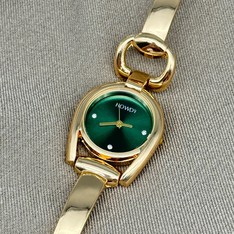 Women's quartz watch, simple elegant design, bracelet style