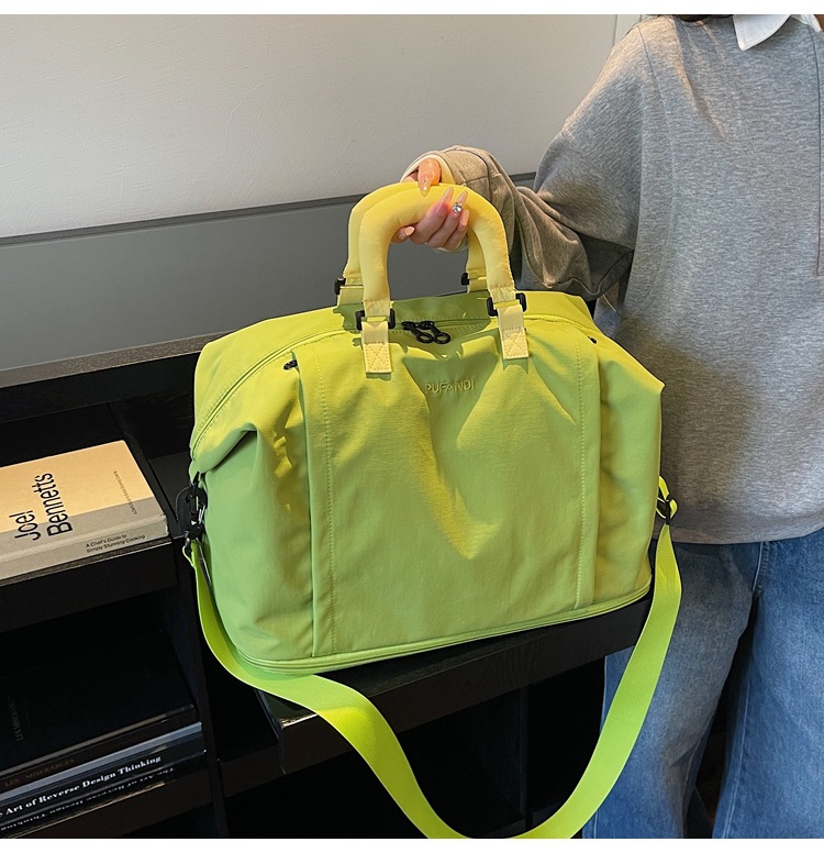 Large capacity travel bag, carry-on compatible