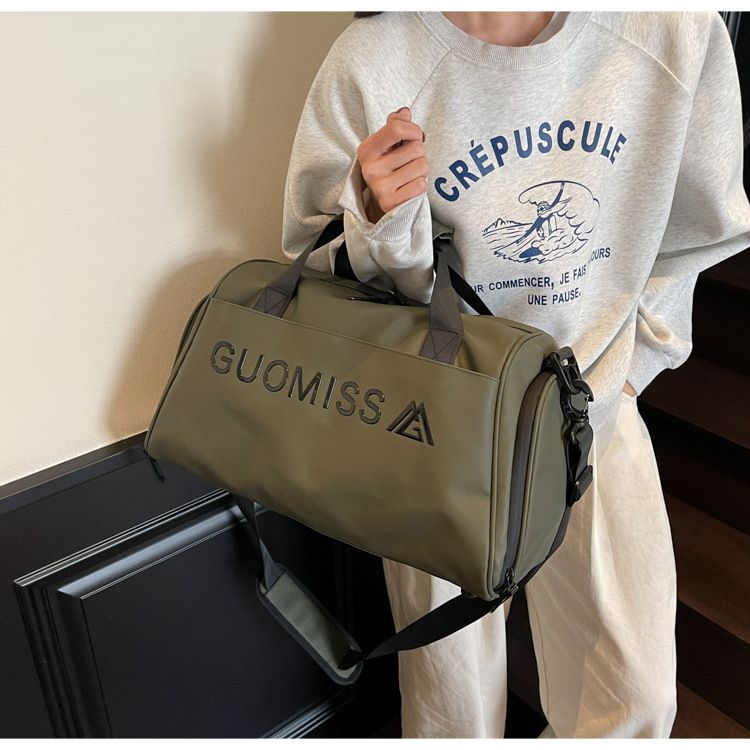 Men's sports bag with wet/dry compartment and shoe section