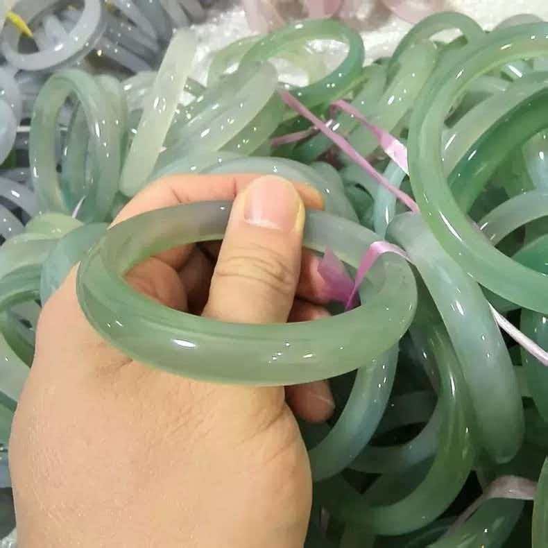 Xinjiang Tianshan yeşim bilezik, doğal, kadın