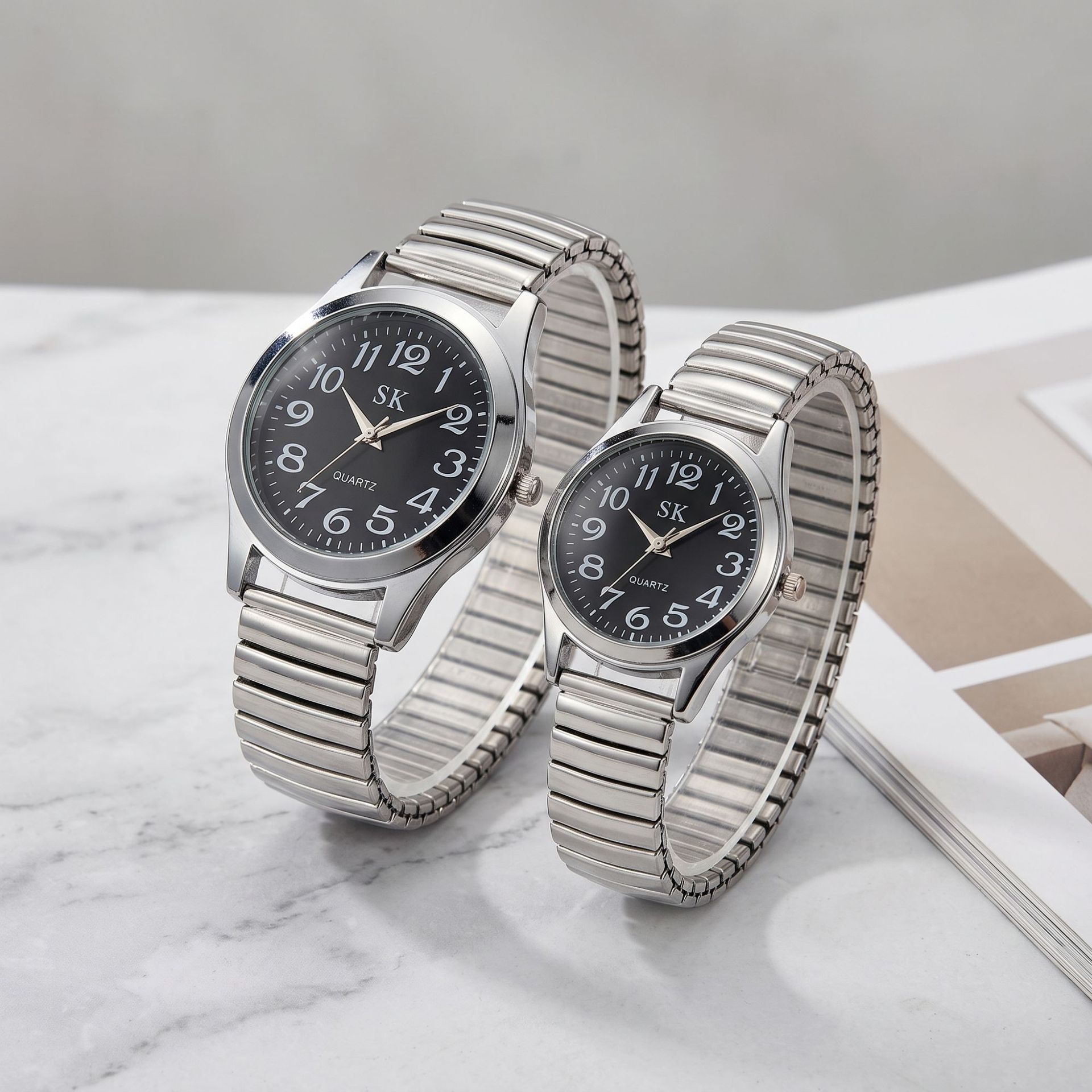 Seniorenuhr mit großen Ziffern, elastisches Band, Quarz
