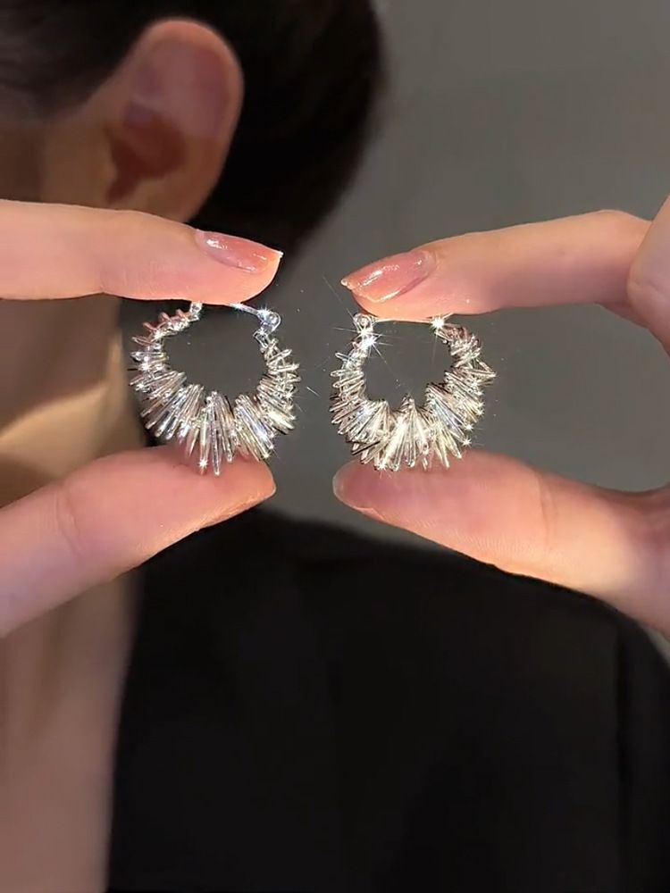 Silver needle C-shaped geometric earrings, elegant design