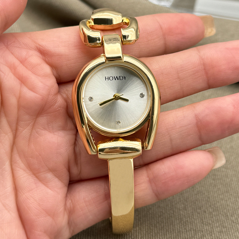 Women's quartz watch, simple elegant design, bracelet style