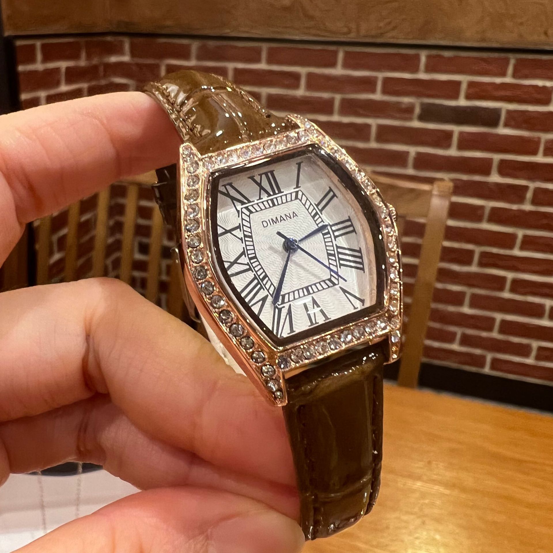 Retro Barrel-Shaped Women's Watch Roman Dial Leather Waterproof