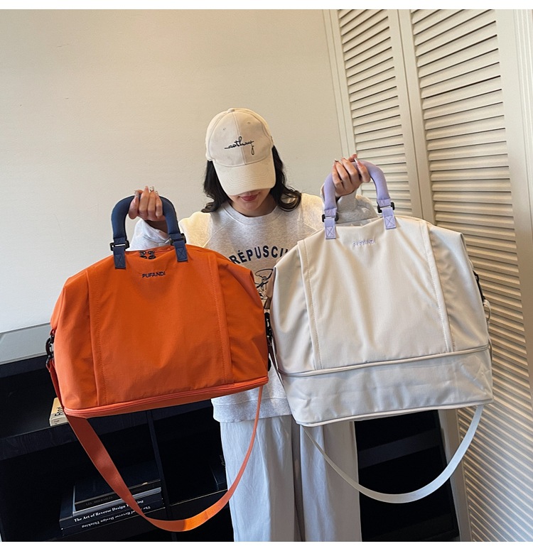 Large capacity travel bag, carry-on compatible