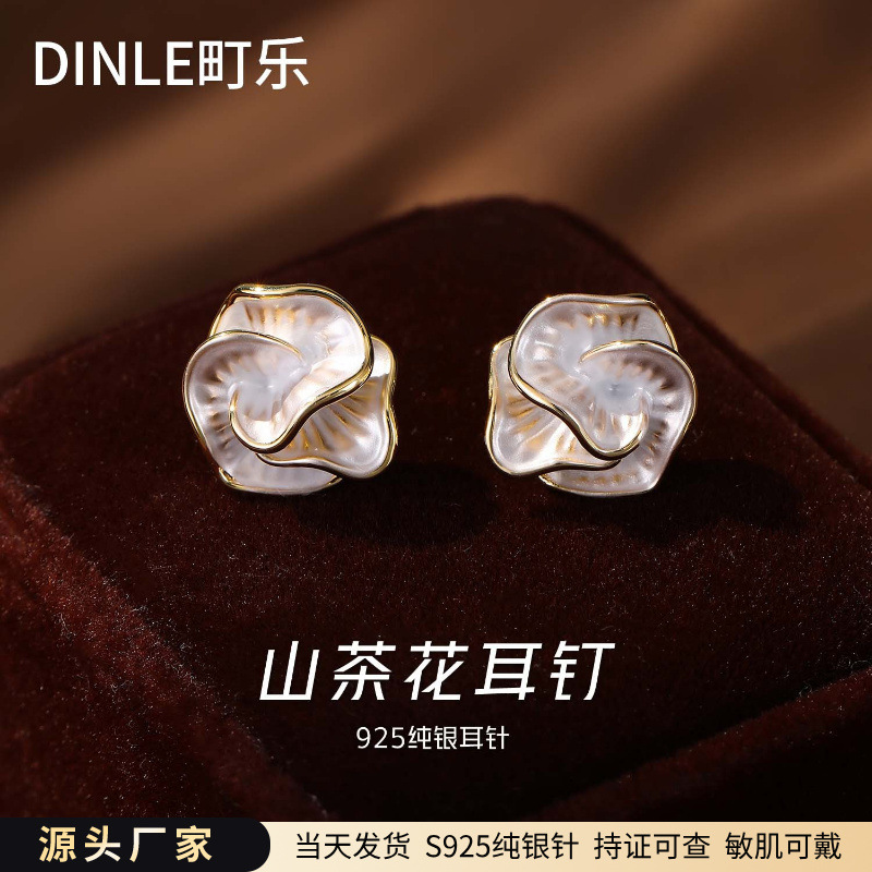 S925 Silberohrringe mit Kamelie, elegant und vielseitig