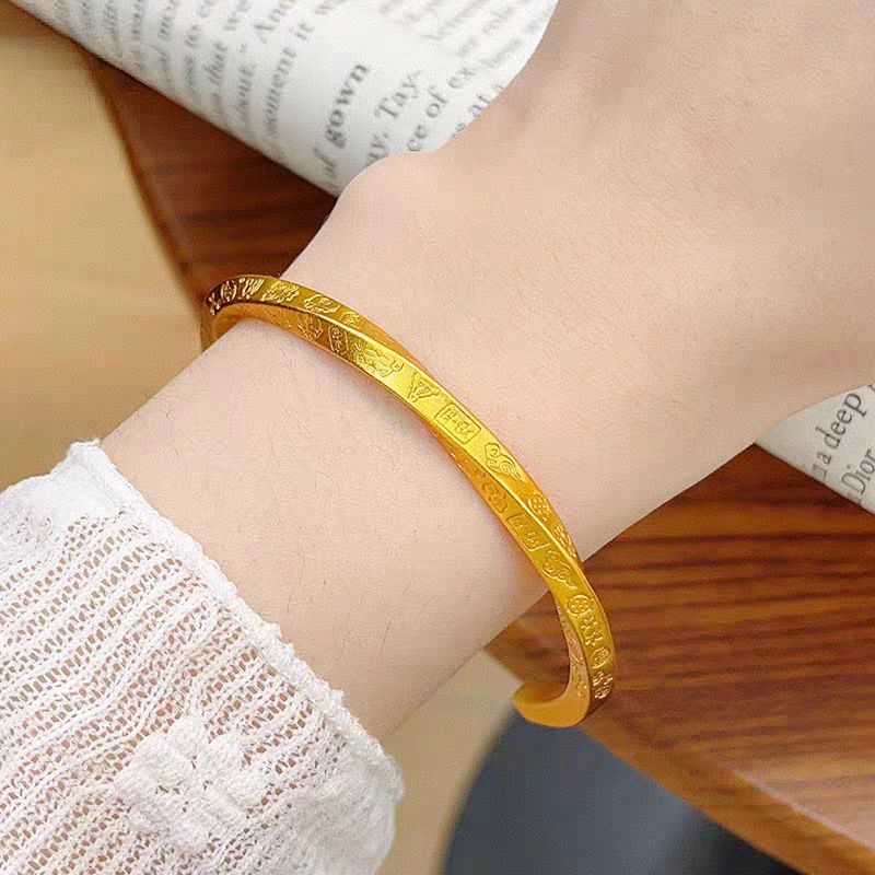 Möbius-Armband massives Gold, matt graviert