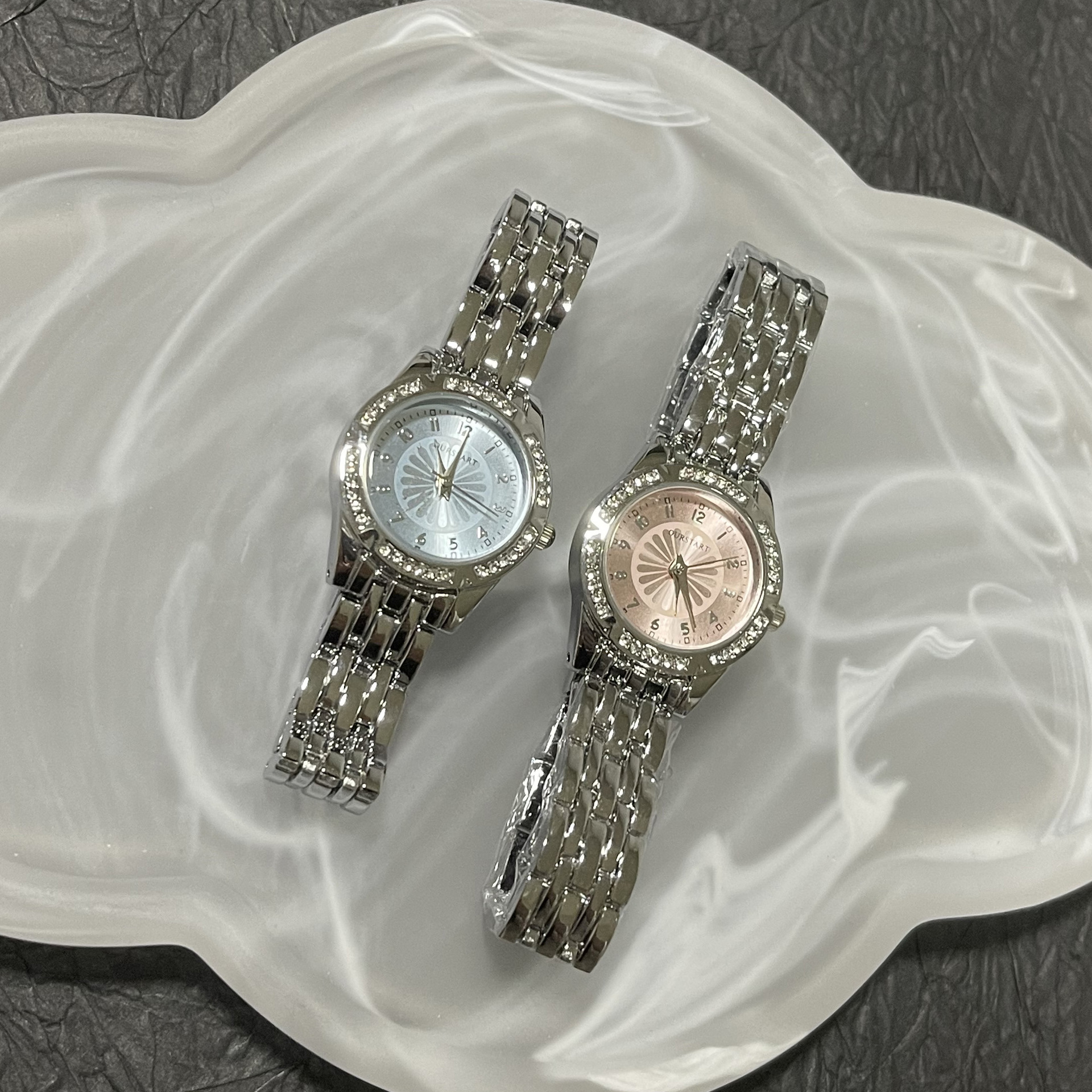 Damen-Quarzuhr, Stahlband, Strass-Zifferblatt