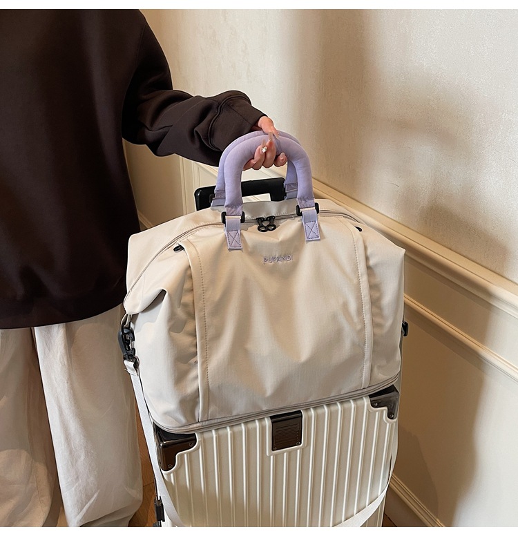 Large capacity travel bag, carry-on compatible