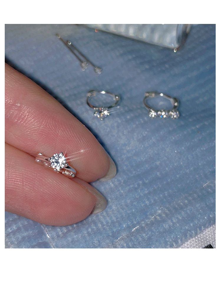 999er-Silber-Zirkonstein-Ohrstecker mit Schmetterlingsdesign