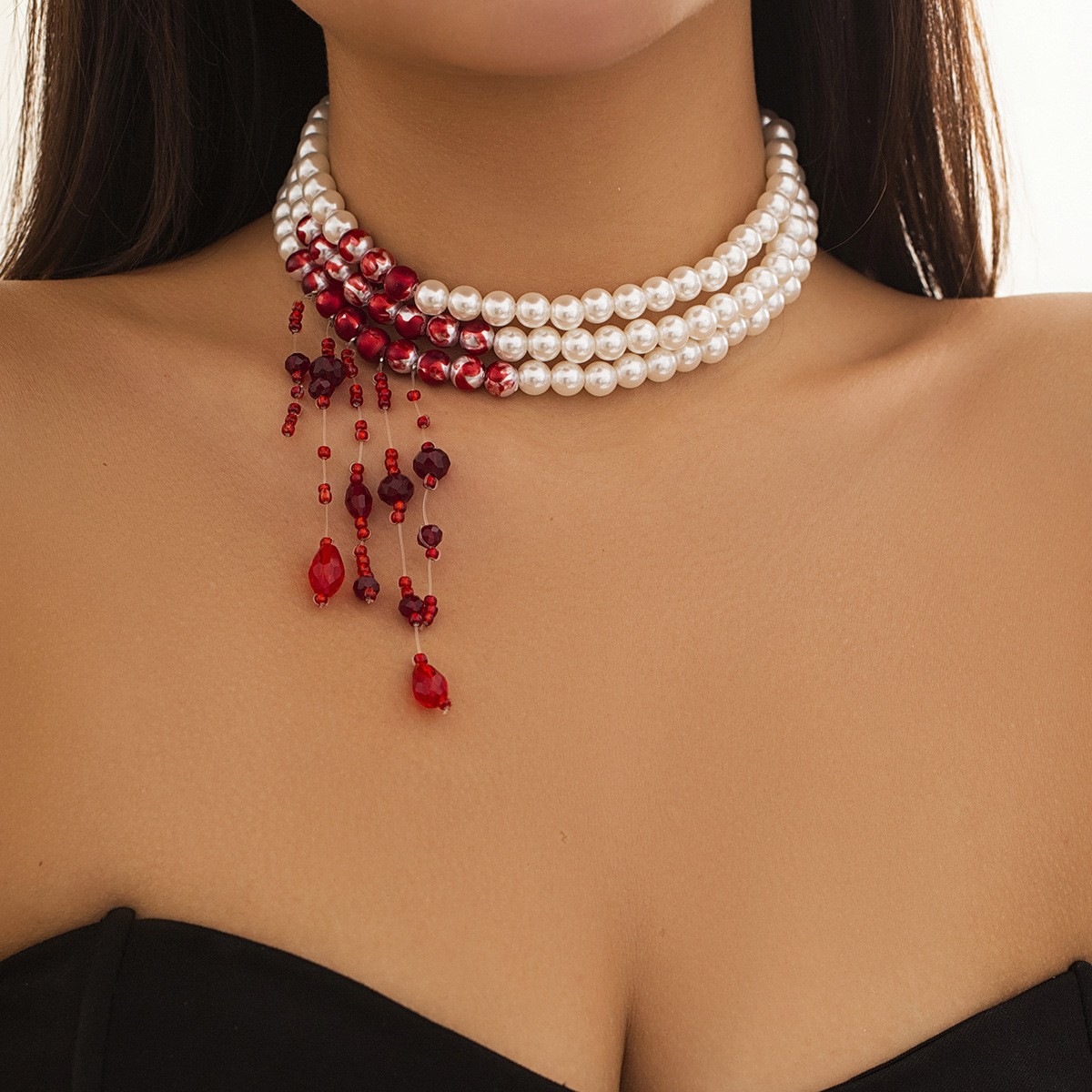 Perlenkette mit Tropfenblut-Design, Choker