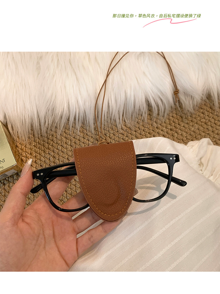 Leder-Dackel-Bär-Anhänger mit Sonnenbrillenetui