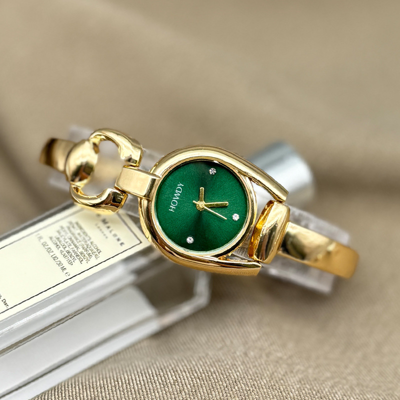 Women's quartz watch, simple elegant design, bracelet style