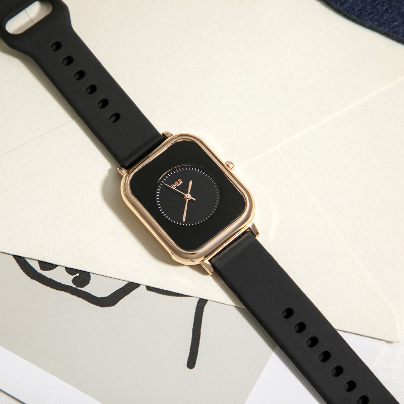 Women's wristwatch, silent, vintage design