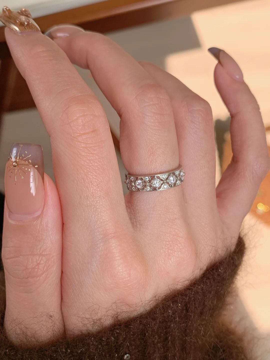Women's lace flower ring, diamond cut, elegant design