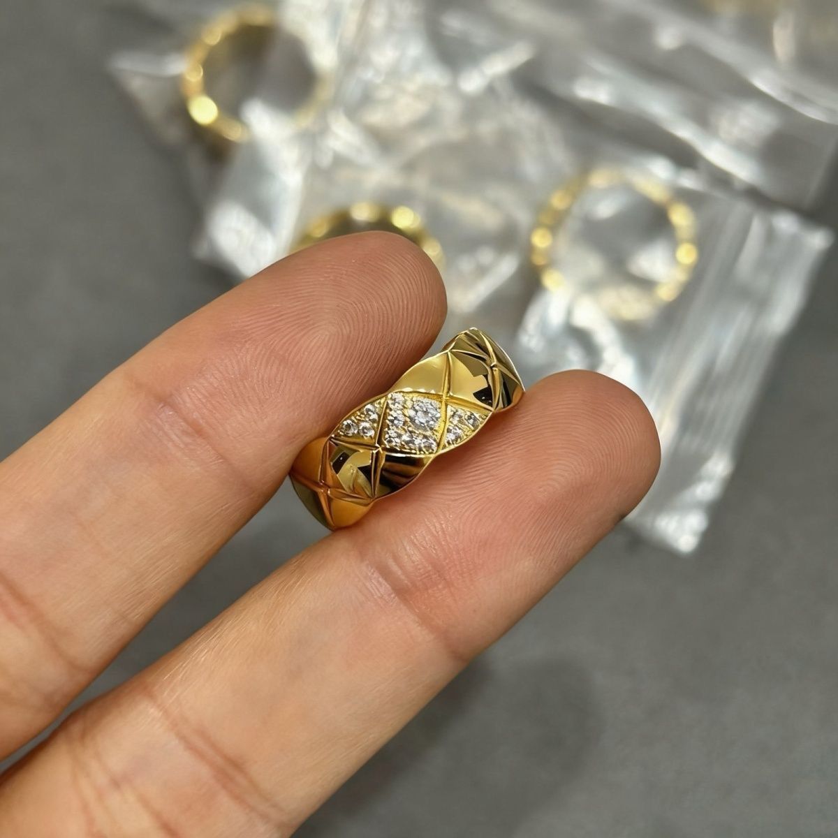 Xiangja 18k Gold plattiert Coco Rautenmuster Ring
