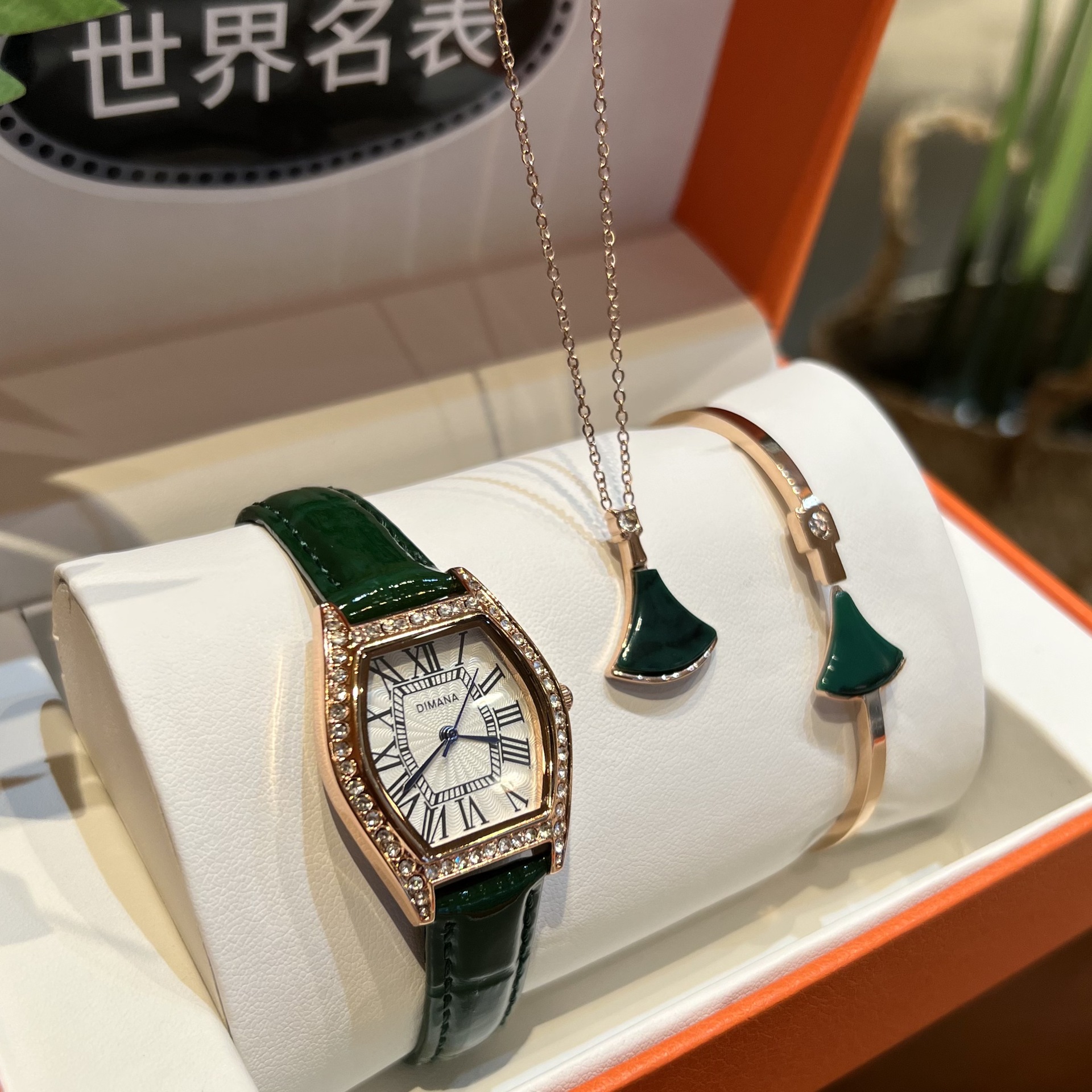 Retro Barrel-Shaped Women's Watch Roman Dial Leather Waterproof