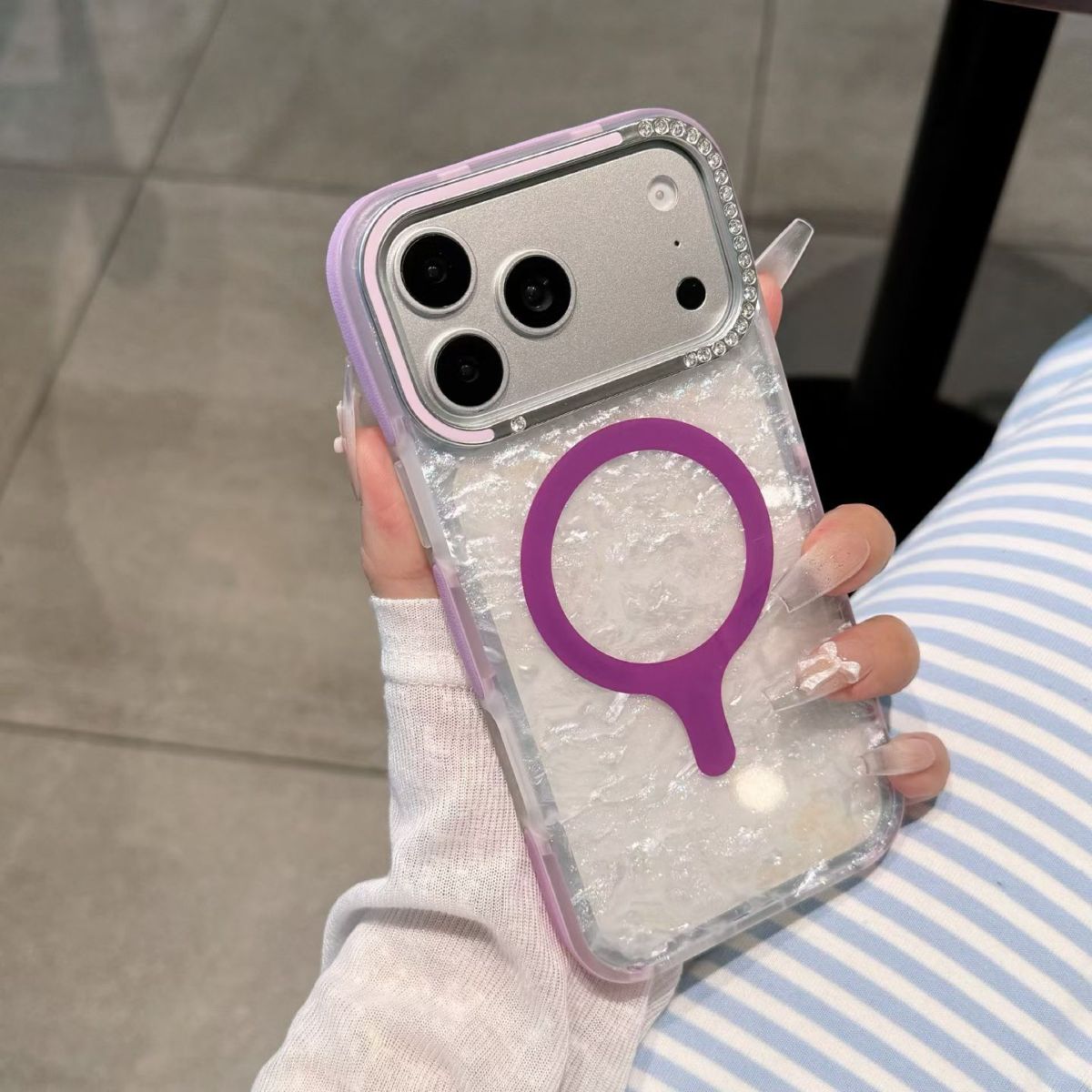 iPhone 17 phone case, glitter star design, premium, full coverage
