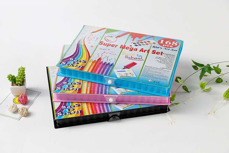 168-piece children's art set in gift box