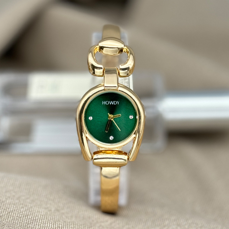 Women's quartz watch, simple elegant design, bracelet style