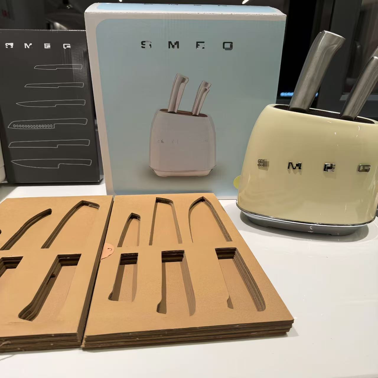 SMEG 7-piece stainless steel knife set with knife block, 304 steel