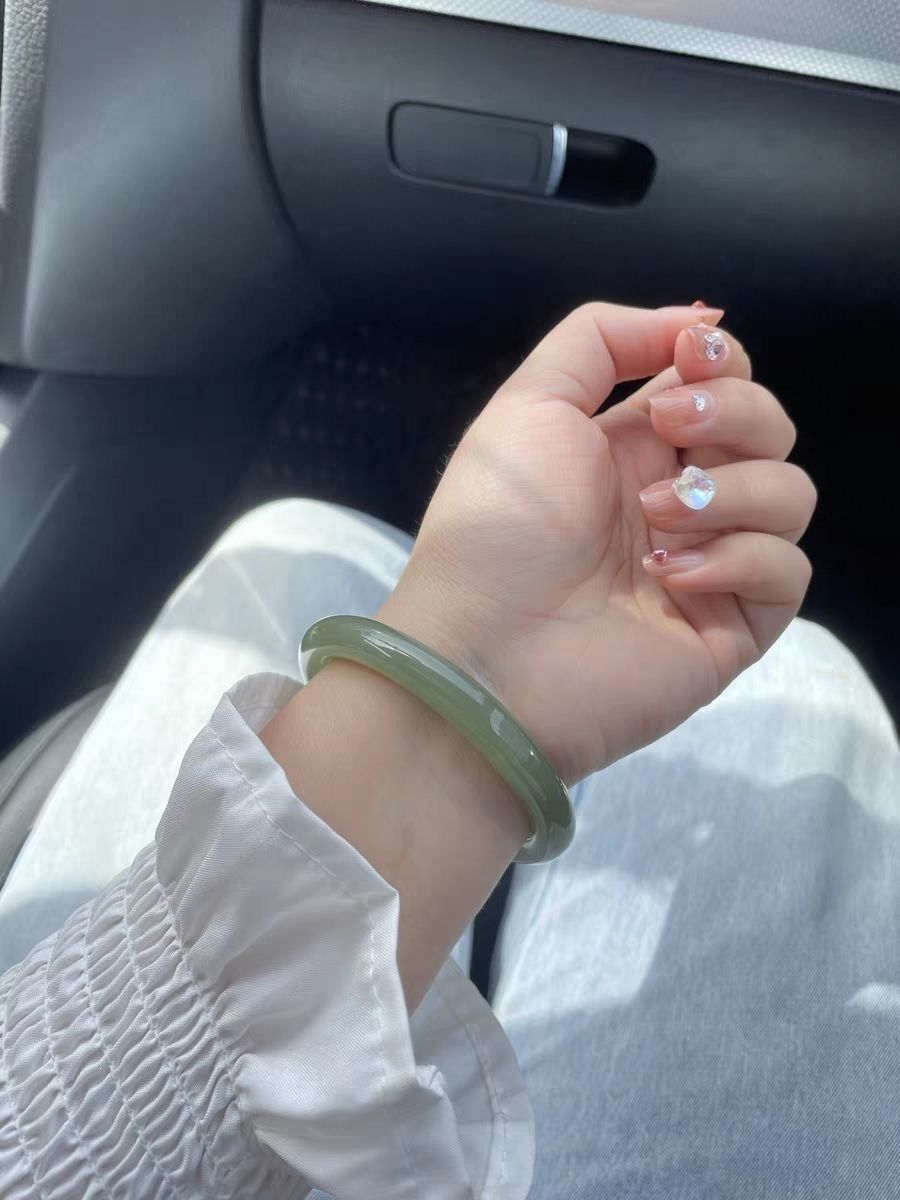 工厂批发东陵玉手镯女款手饰自然风扁条菠菜色直播间正圈圆条玉石