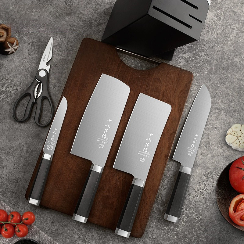 Kitchen knife set with vegetable cleaver, slicing and fruit knives