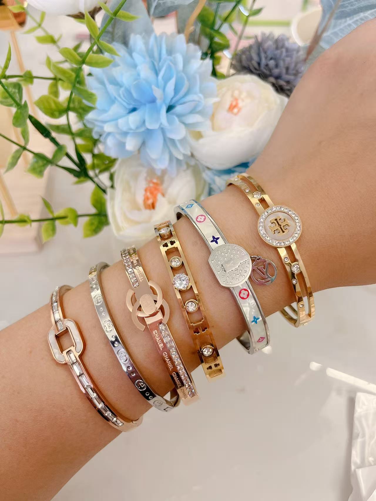Titanium steel bracelet, stainless steel full rhinestone luxury design