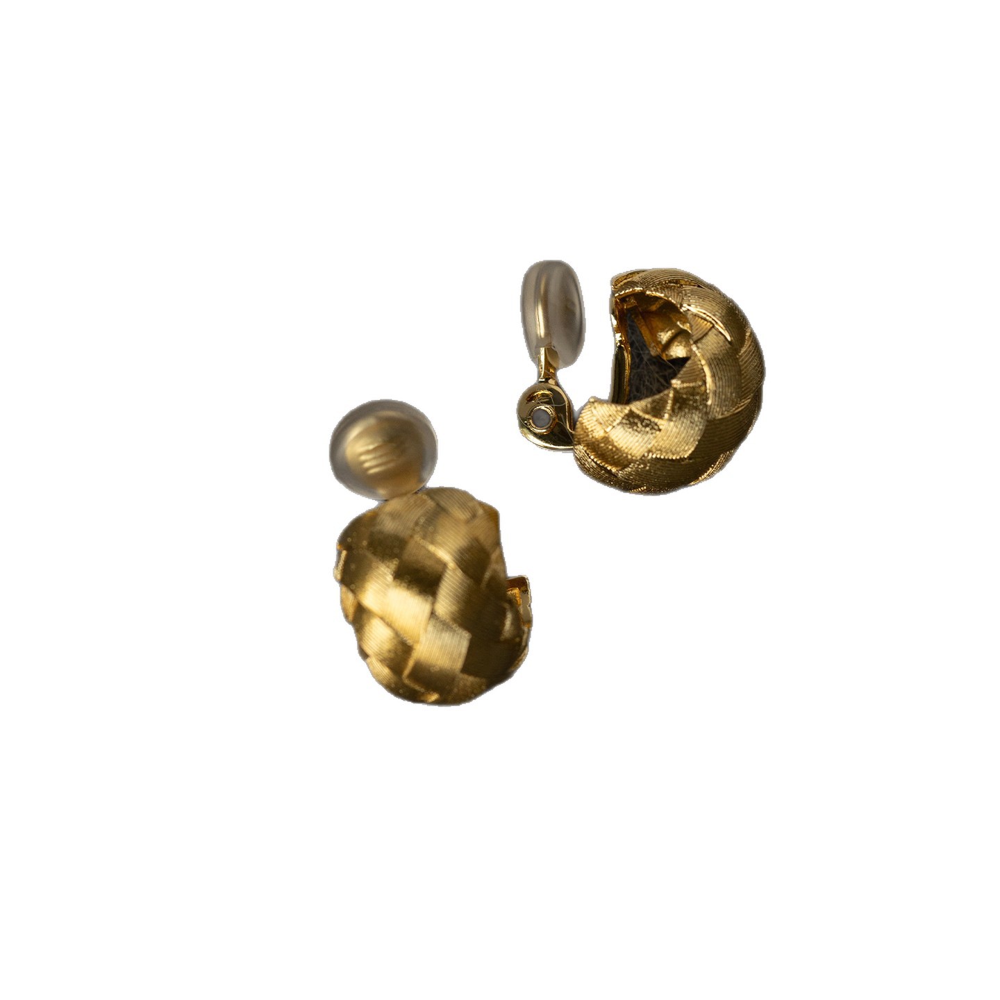 Handweb-Ohrclip mit Drahtgezogener Gold-Textur